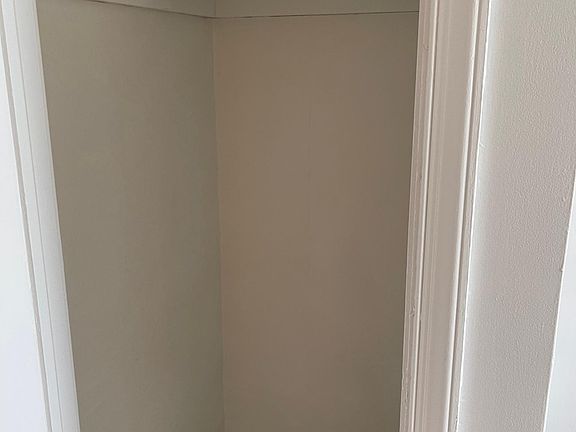 5th image of 610 Mayfair St #610