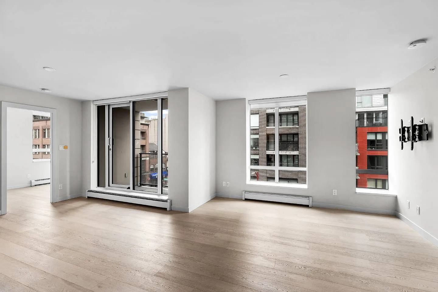 512-189 Keefer — Photo 3