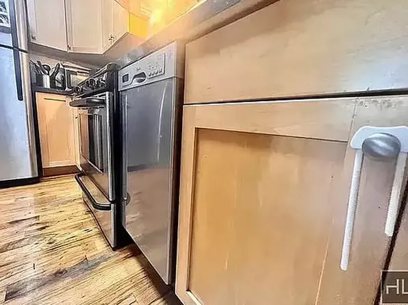 567 Warren Street 505 image 3 of 7