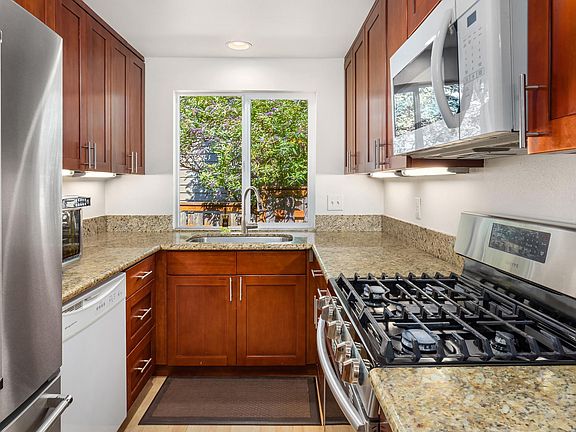 5th image of 9021 NE 137th St