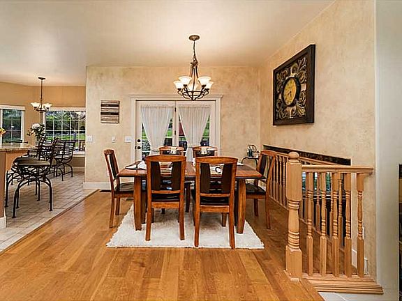 3rd image of 3121 Turnberry Cir