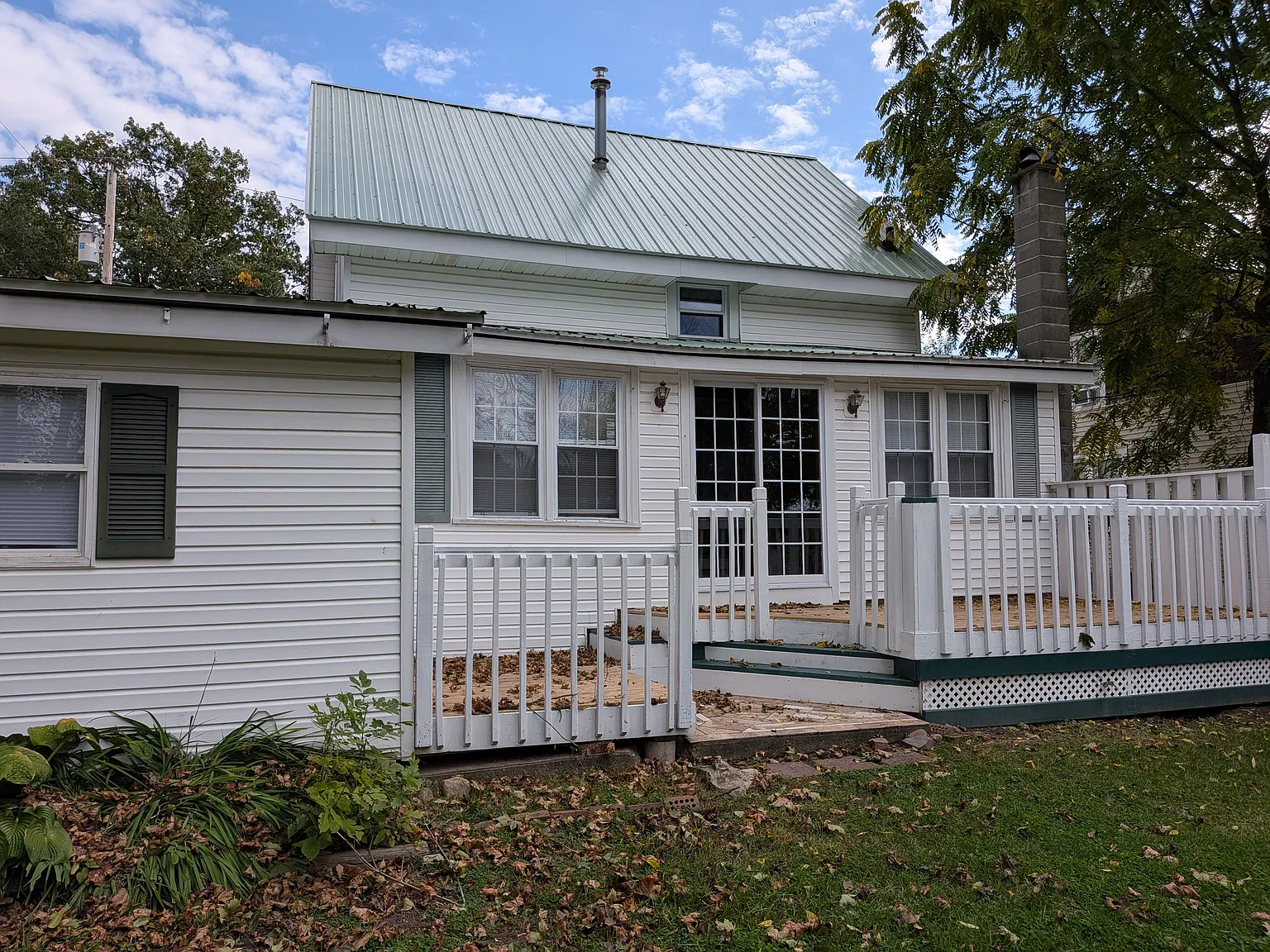 4 bed, 1.5 bath, 1577 sqft, $1,700 — Photo 1
