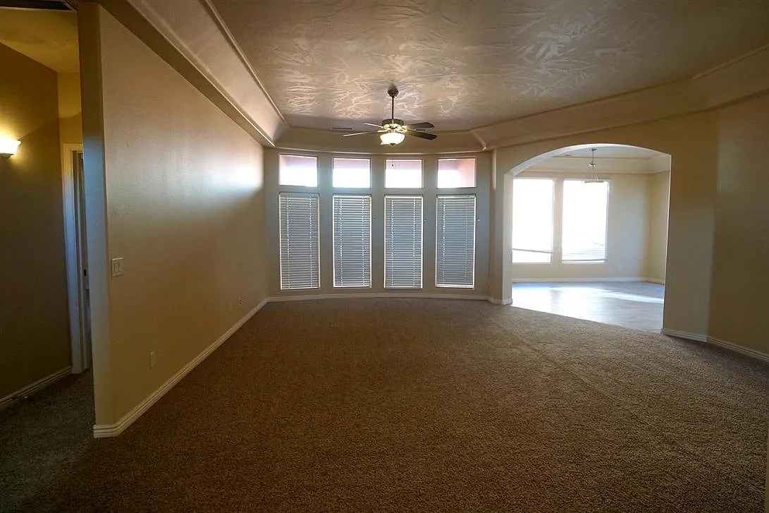 Building Photo - 1669 N Great Basin Dr