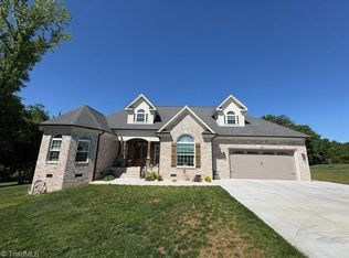 163 Meeting House Ln, Advance, NC 27006