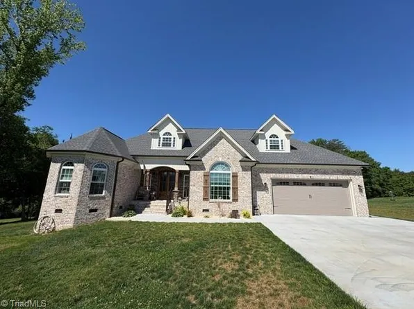 163 Meeting House Ln, Advance, NC 27006
