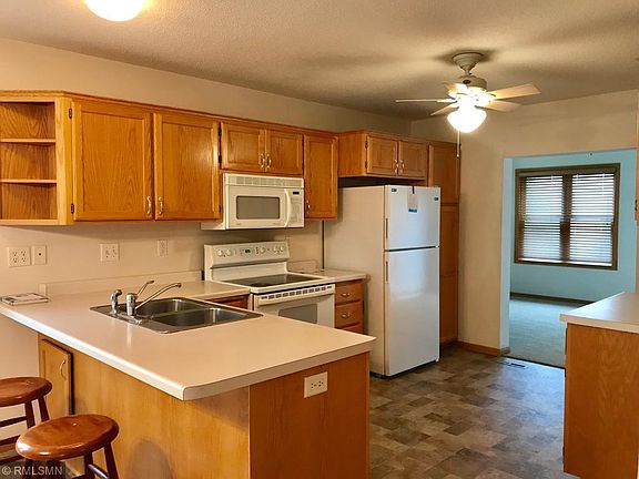 2nd image of 707 Danube Cir NE