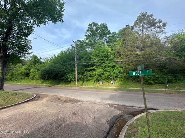 131 West St #1, Holly Springs, MS 38635