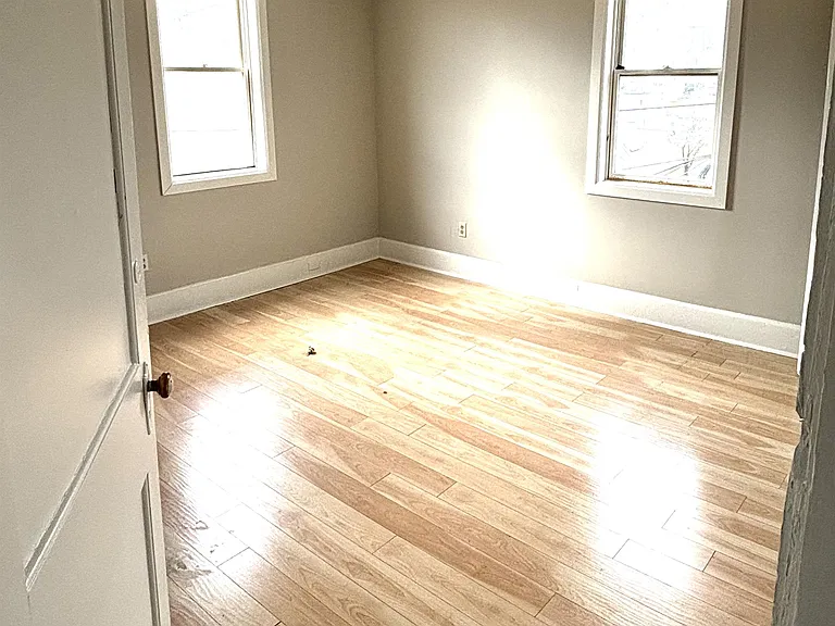 221 Park St S — Photo 2