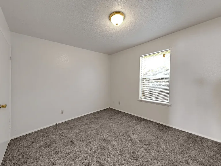 2 Emerald Way — Photo 15