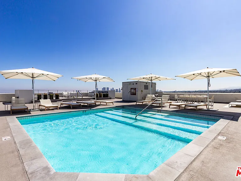 838 N Doheny Dr #203 — Photo 22