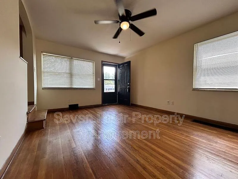 3 bed, 1.5 bath, 1140 sqft, $1,250 — Photo 3