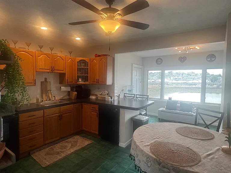 235 Washington Ave #2 — Photo 4