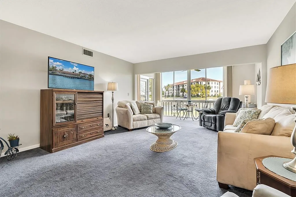 2 bed, 2.0 bath, 1060 sqft, $2,000 — Photo 4