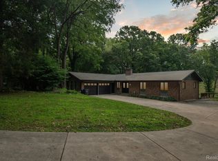 5700 Eggert Pl, Brighton, MI