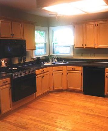 3rd image of 1833 Watlington Dr