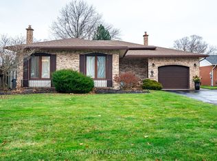 9 Royal Oak Dr, Saint Catharines, ON L2N 4B7