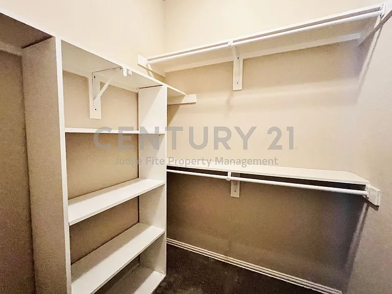 552 Kerry St — Photo 15