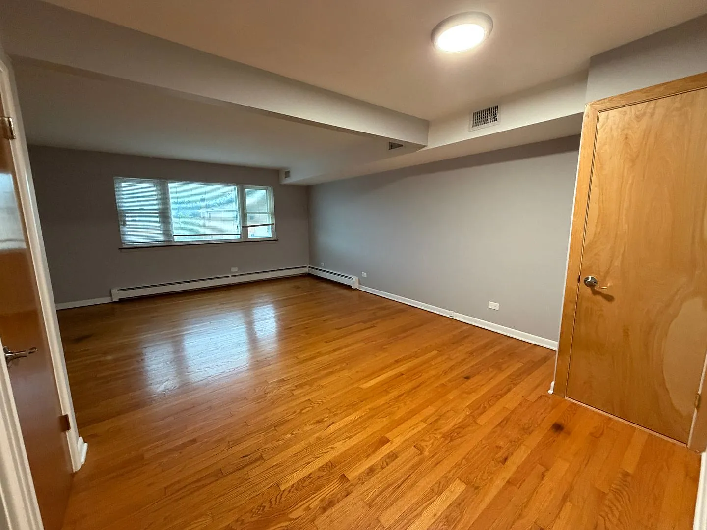 5009 N River Rd — Photo 4