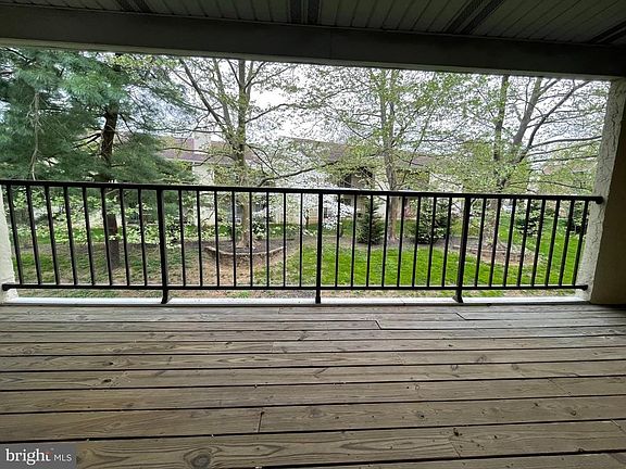 4th image of 218 Valley Stream Ln