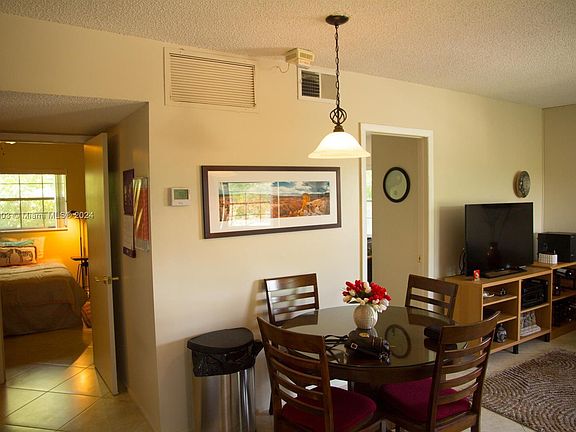 4th image of 4140 Woodside Dr APT 207