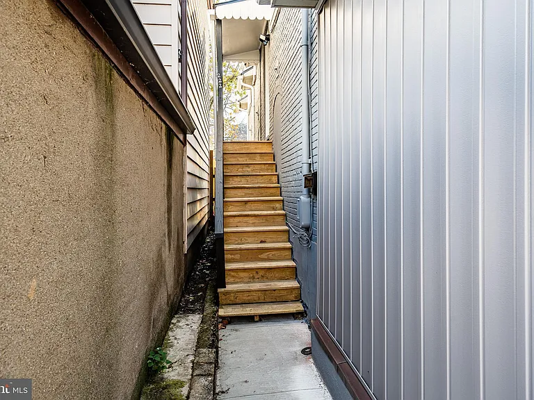222 3rd Ave — Photo 31