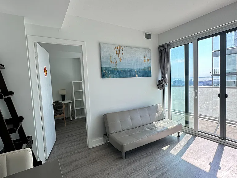 7 Grenville St #5401 — Photo 3