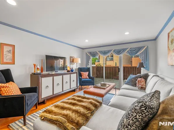 303 Ellery Court #303, Edgewater, NJ 07020