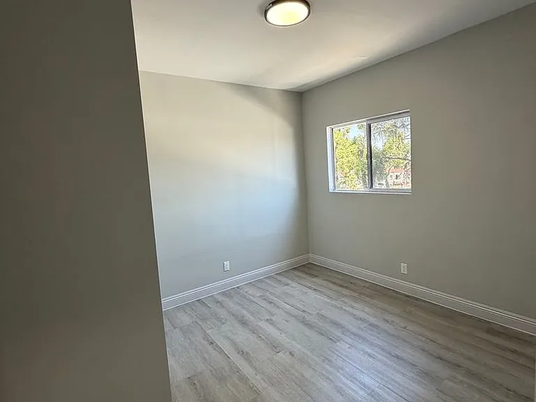 8100 S Western Ave — Photo 14