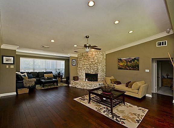 3rd image of 919 E Berkeley Dr