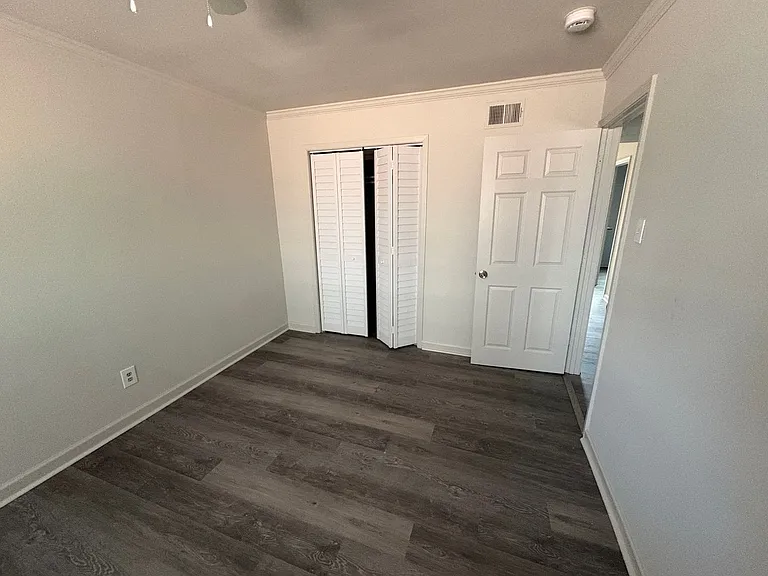 901 Park Ln — Photo 9