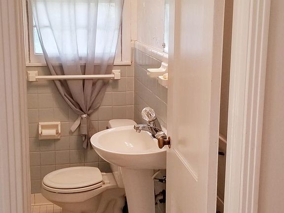4th image of 1722 Brighton Ave