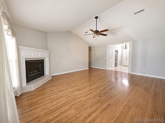 5th image of 896 Oak Lake Dr