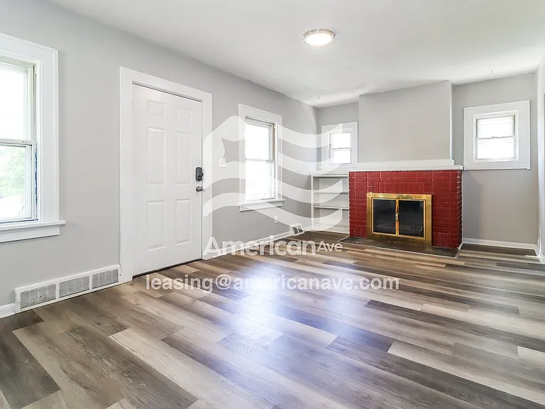 1534620_002_living_room_3.jpg