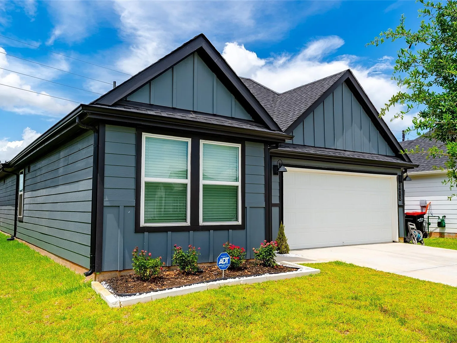 4 bed, 2.0 bath, 1697 sqft, $2,350 — Photo 3