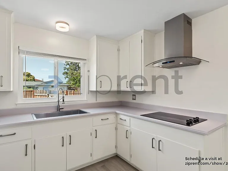 307 Barker St — Photo 10
