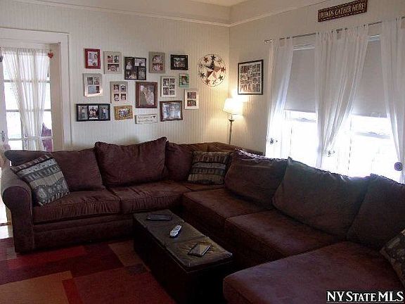 4th image of 689 New York Ave