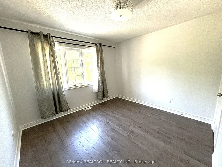 511 William Forster Rd — Photo 31