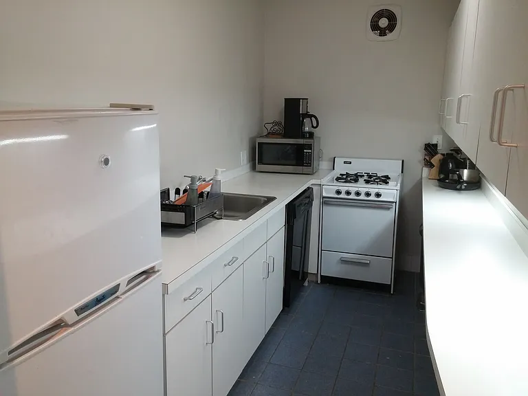 1000 Memorial Dr #2 — Photo 5