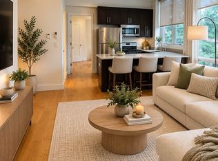 2527 18th St APT 3D, Astoria, NY 11102