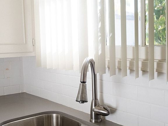3rd image of 1436-40 S Beverly Dr #143850