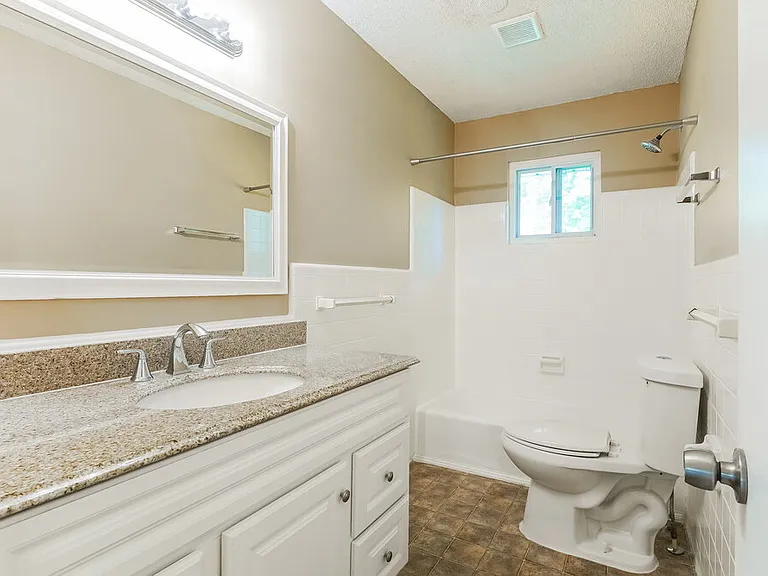 2415 Rose Ln SE — Photo 15