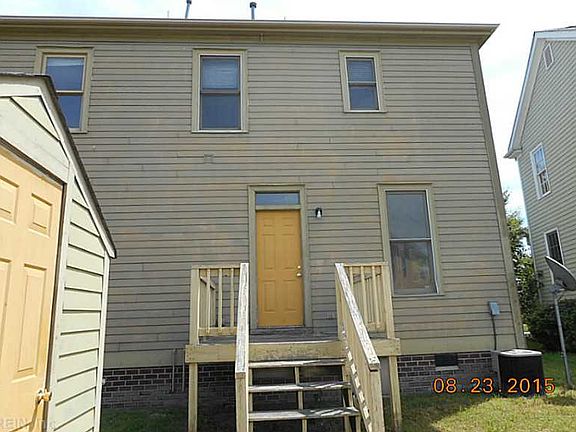 2nd image of 924 Thomas Cir