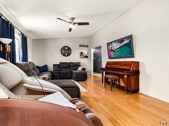 4th image of 830 Aguilar Dr