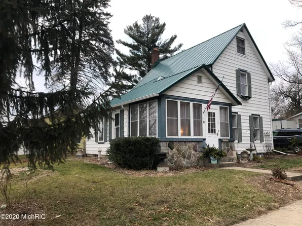 61 E Church St, Cedar Springs, MI 49319