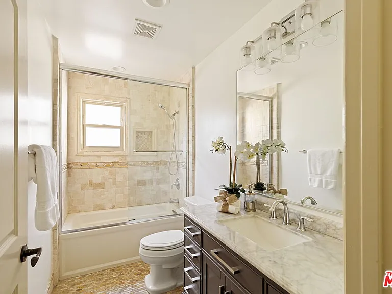 272 N Chester Ave #101 — Photo 26