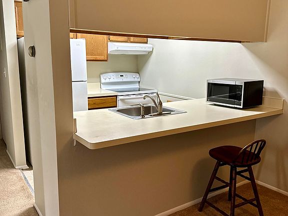 4th image of 2315 Packard St APT A306