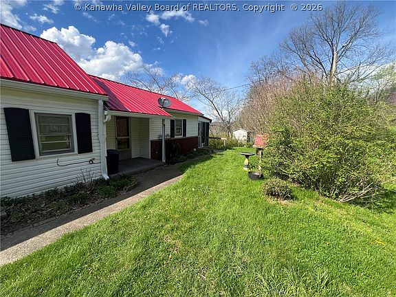 27th image of 90 River Ln