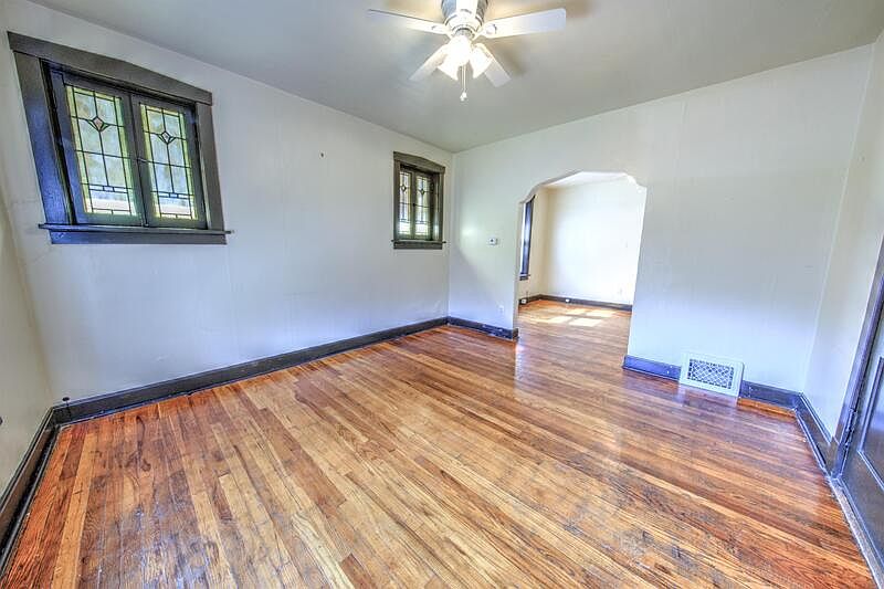 1st image of 3953 Fairview Ave