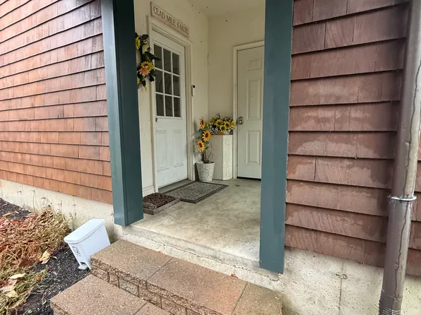 (undisclosed Address), Charlton, MA 01507