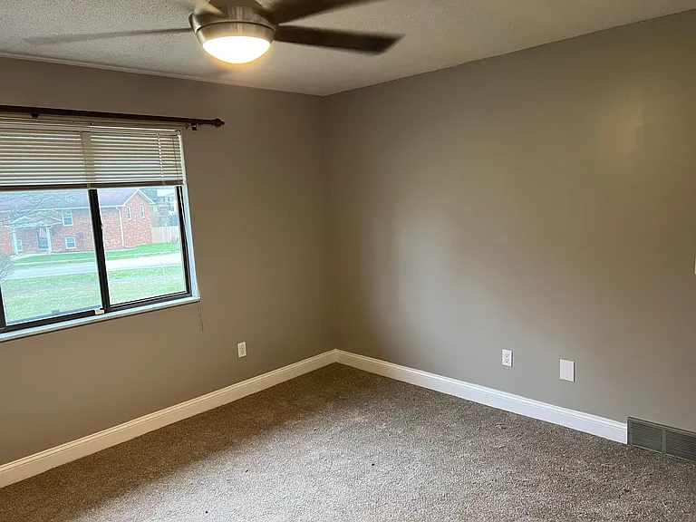 1029 David Ct — Photo 3